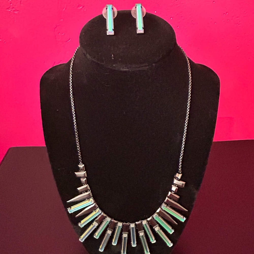 Kendra Scott Louise Necklace with Matching Simone Earrings